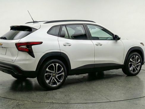 Used 2025 Chevrolet Trax LT FWD image 9