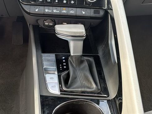 Used 2025 Hyundai Elantra SEL image 25