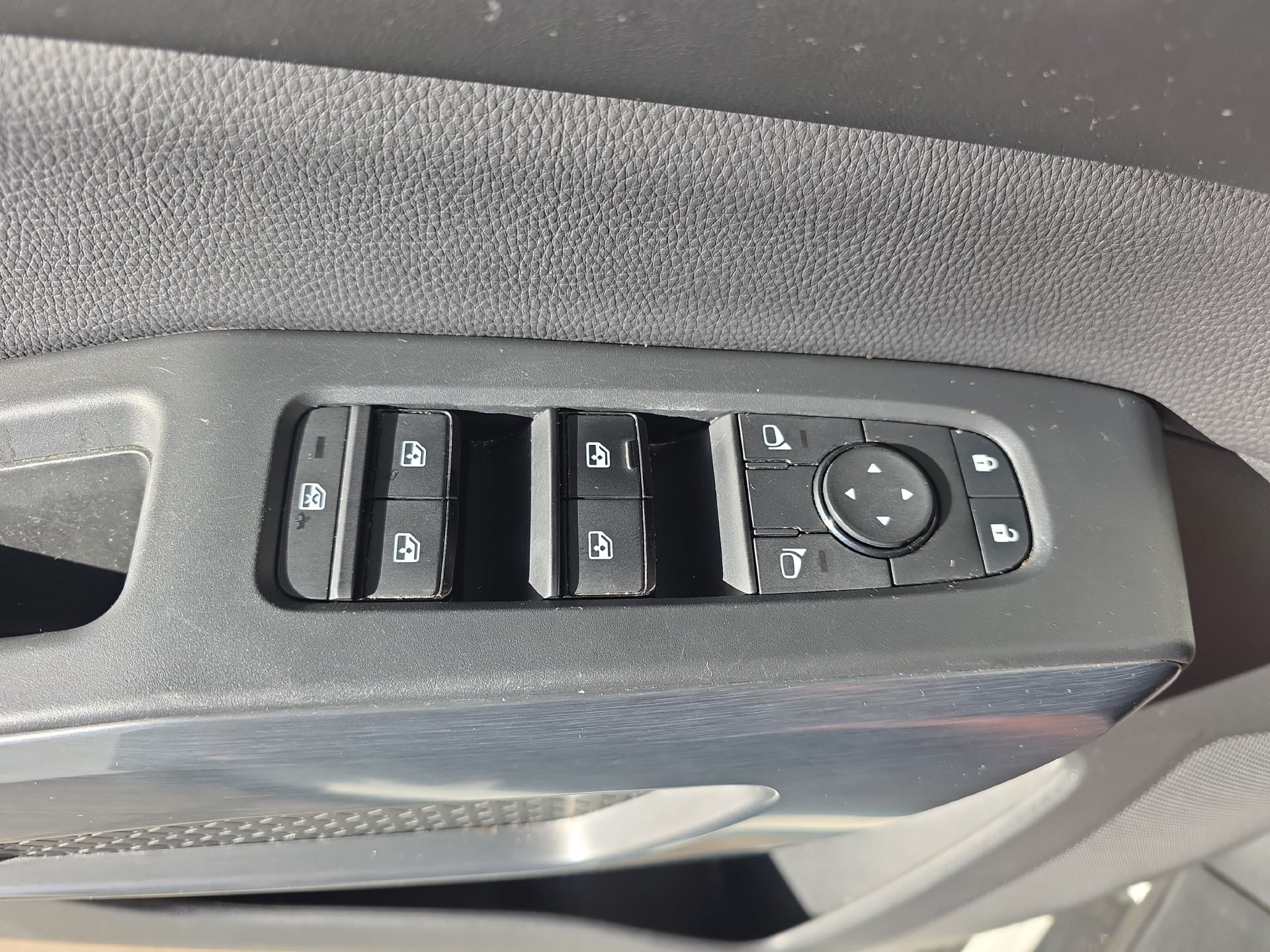 Used 2025 Nissan Pathfinder Rock Creek AWD/4WD image 27