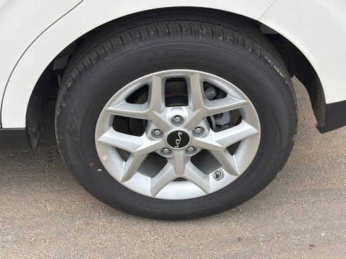 Used 2025 Kia Soul LX w/ LX Technology Package FWD image 19