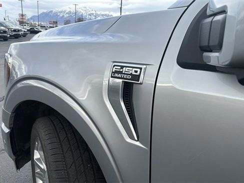 Used 2022 Ford F150 Limited image 12