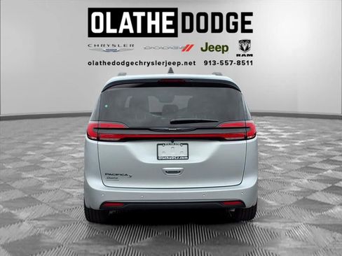 New 2026 Chrysler Pacifica Select image 27
