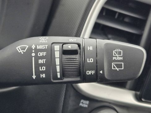 Certified 2023 Hyundai Venue SE image 25