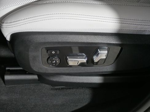 Used 2025 BMW X5 M60i AWD/4WD image 20