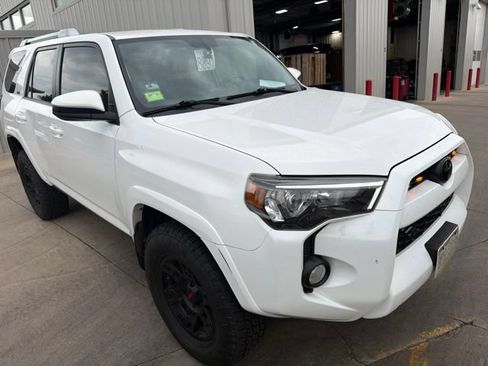 Used 2018 Toyota 4Runner SR5 AWD/4WD image 2