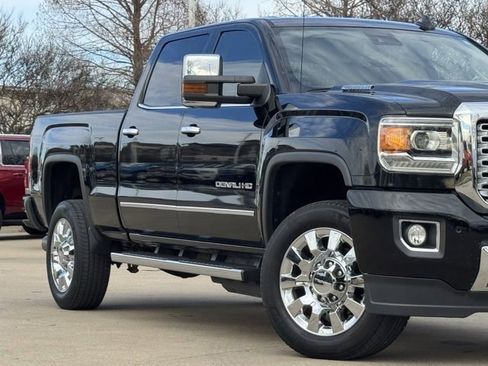 Used 2017 GMC Sierra 2500 Denali w/ Duramax Plus Package image 3