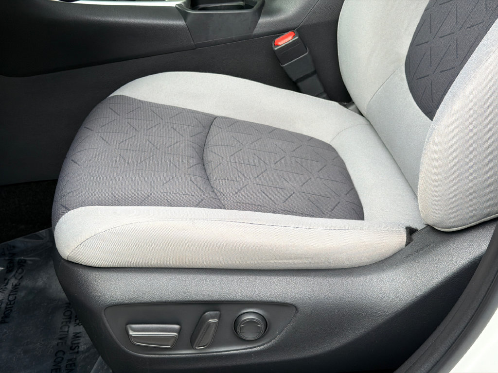 Used 2021 Toyota RAV4 XLE w/ Convenience Package AWD/4WD image 18