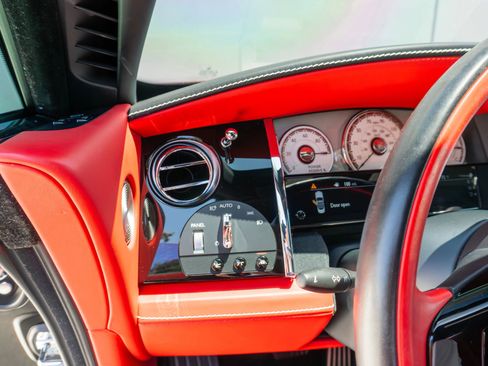 Used 2019 Rolls-Royce Dawn RWD image 83