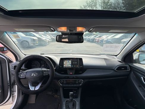 Used 2018 Hyundai Elantra GT w/ Tech Package 03 FWD image 7