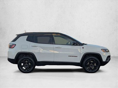 Used 2023 Jeep Compass Trailhawk image 4