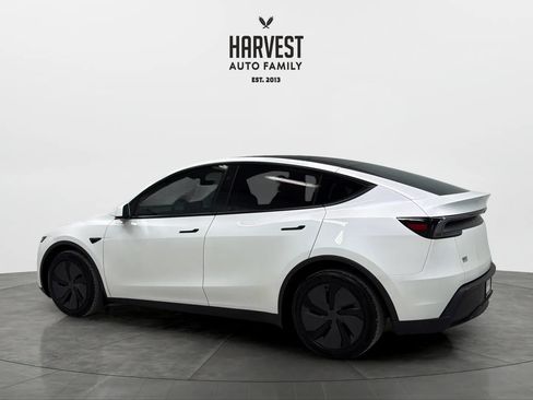 Used 2026 Tesla Model Y AWD image 3
