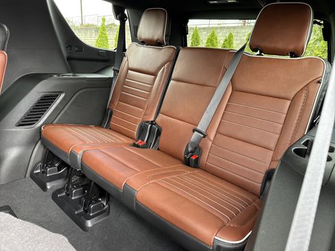 Used 2024 GMC Yukon Denali Ultimate AWD/4WD image 35