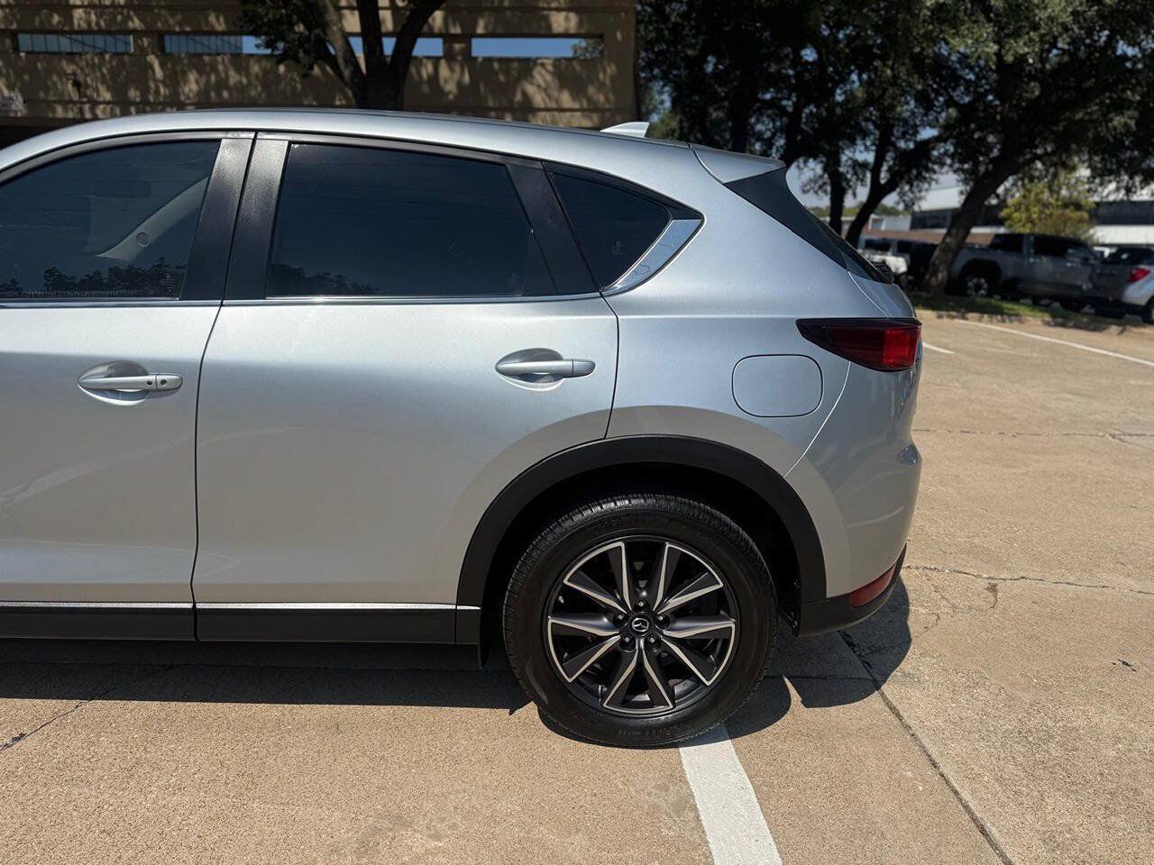 Used 2018 MAZDA CX-5 Touring FWD image 5