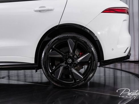 Used 2024 Jaguar F-PACE SVR image 11
