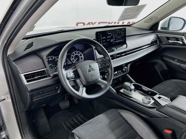 Used 2025 Mitsubishi Outlander SE FWD image 35