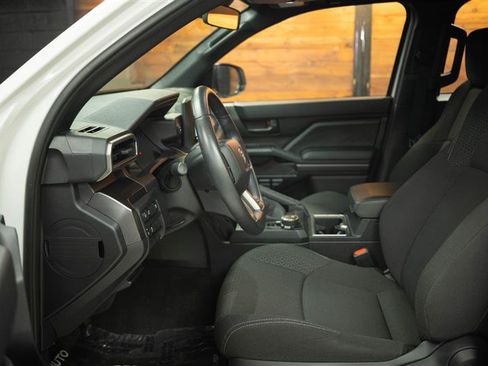 Used 2025 Toyota 4Runner SR5 AWD/4WD image 8