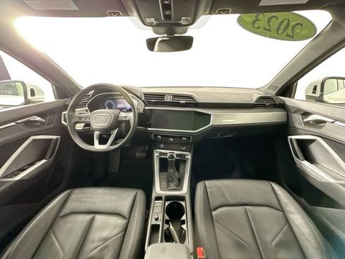 Used 2023 Audi Q3 2.0T Premium image 3