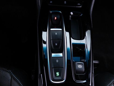 Used 2023 Chevrolet Bolt LT w/ Infotainment Package FWD image 32