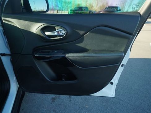 Used 2021 Jeep Cherokee Latitude Plus image 20