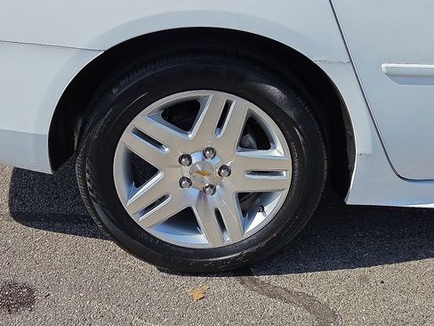 Used 2011 Chevrolet Impala LT w/ Luxury Edition Package image 7