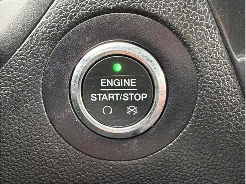 Used 2017 Ford Explorer XLT image 19