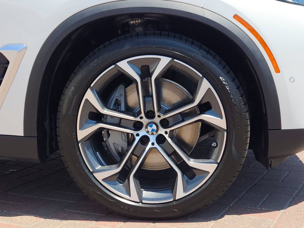 New 2026 BMW X5 xDrive50e w/ Climate Comfort Package AWD/4WD image 5