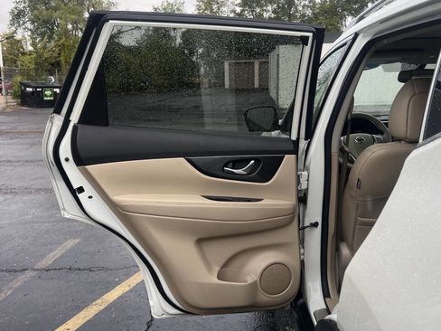 Used 2015 Nissan Rogue SL w/ SL Premium Package image 31