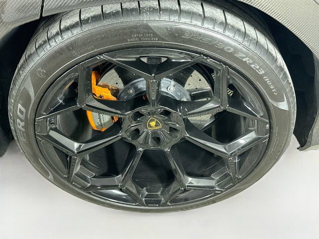 Used 2023 Lamborghini Urus Performante AWD/4WD image 33