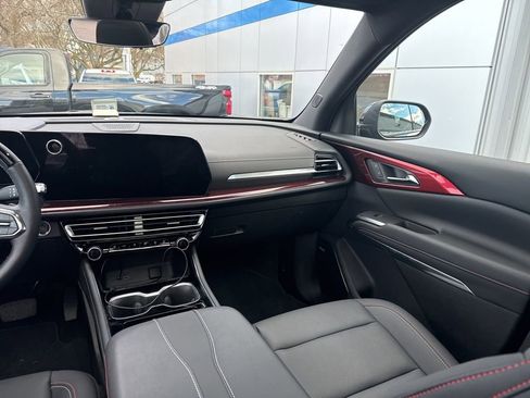 Used 2024 Chevrolet Traverse Z71 w/ Enhanced Driving Package image 13