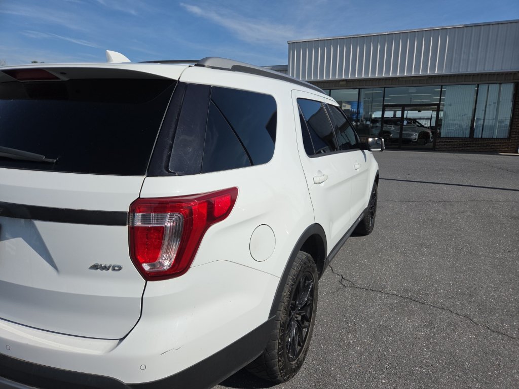 Used 2016 Ford Explorer XLT w/ Equipment Group 202A AWD/4WD image 15