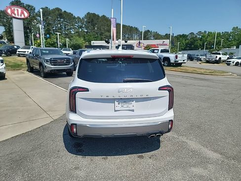 Used 2025 Kia Telluride EX w/ EX Captain's Chair Package FWD image 6