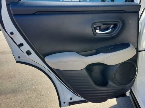 Certified 2023 Honda HR-V LX image 13