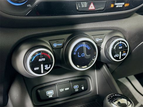 New 2025 Hyundai Venue Limited image 11