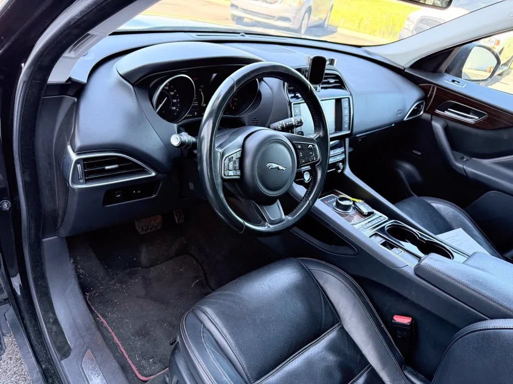 Used 2017 Jaguar F-PACE Prestige AWD/4WD image 12