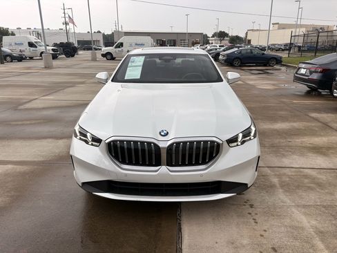 Used 2024 BMW 530i w/ Premium Package RWD image 3