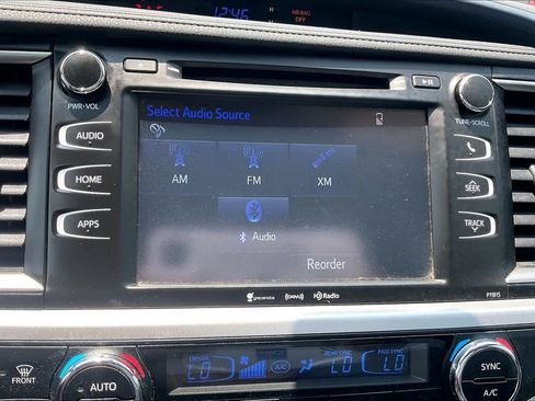 Used 2019 Toyota Highlander Plus FWD image 30