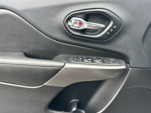 Used 2019 Jeep Cherokee Limited w/ Luxury Group image 10