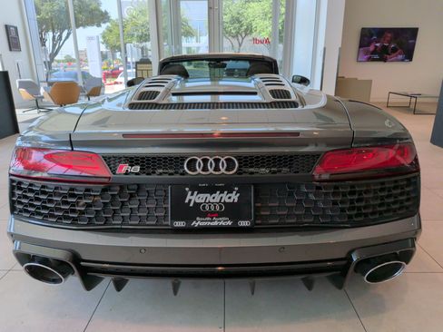 Used 2021 Audi R8 V10 w/ Premium Package RWD image 9