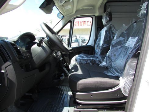 Used 2025 RAM ProMaster 2500 w/ Convenience Group image 14
