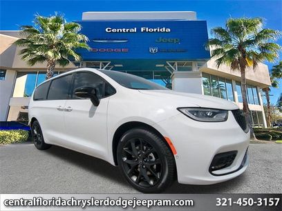 New 2026 Chrysler Pacifica Limited w/ S Appearance Package