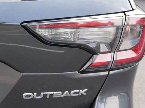 Used 2022 Subaru Outback AWD/4WD image 17