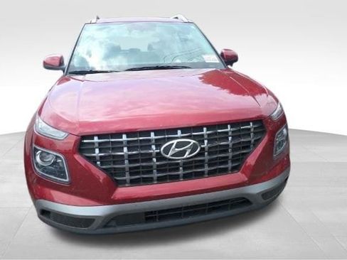 Used 2024 Hyundai Venue Limited FWD image 4