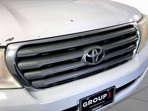 Used 2011 Toyota Land Cruiser w/ Upgrade Pkg AWD/4WD image 27