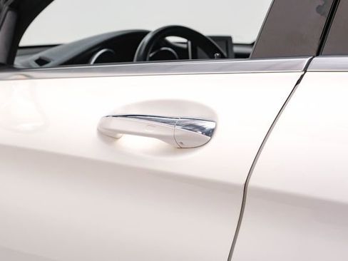 Used 2019 Mercedes-Benz GLC 300 w/ Premium Package image 34