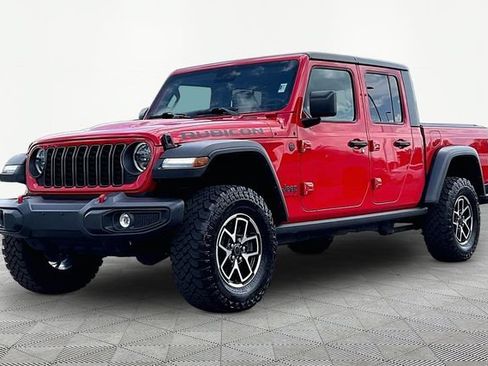 Used 2024 Jeep Gladiator Rubicon w/ Convenience Group AWD/4WD image 3