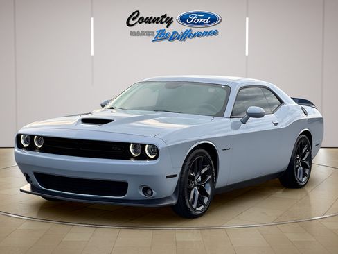Used 2021 Dodge Challenger R/T w/ Driver Convenience Group RWD image 2