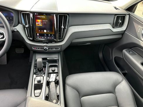 Used 2025 Volvo XC60 B5 Plus image 16