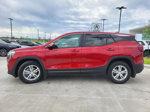 Used 2022 GMC Terrain SLE image 3