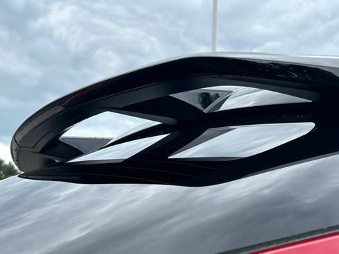 Used 2020 Toyota C-HR XLE FWD image 18