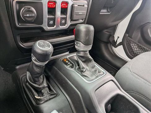 Used 2022 Jeep Wrangler Sport AWD/4WD image 11